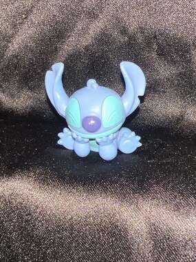 Disney Lilo & Stitch Sitting Mini PVC Figure